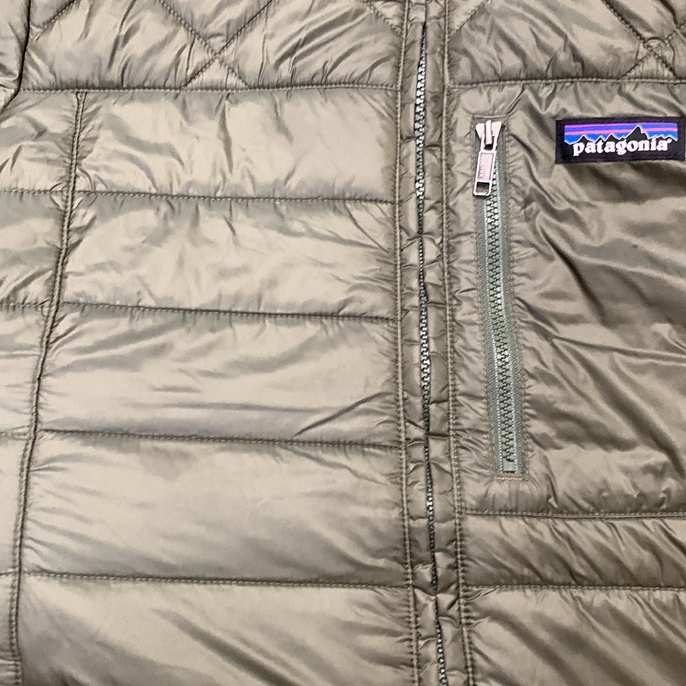 Patagonia Lightweight Puffer Jacket - Picture 10 of 15